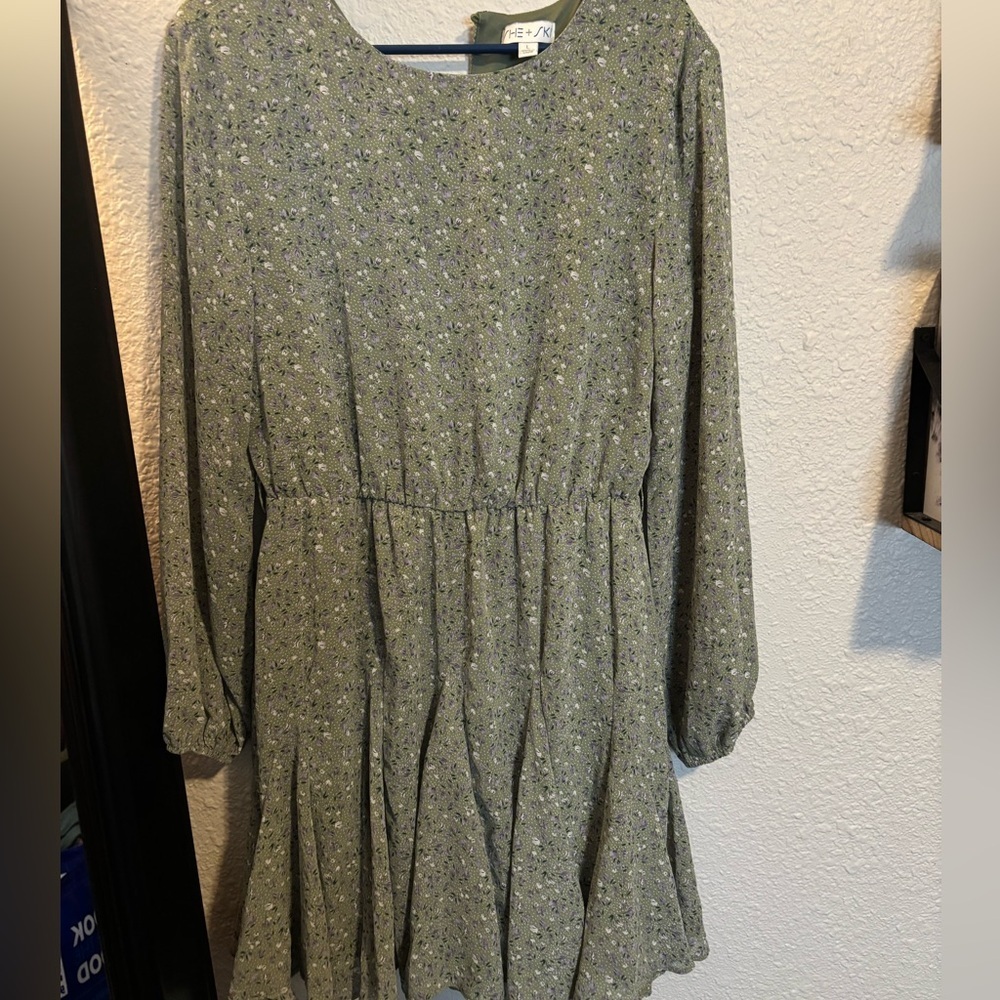 She + Sky Women’s Large Green Floral Long Sleeve Dress